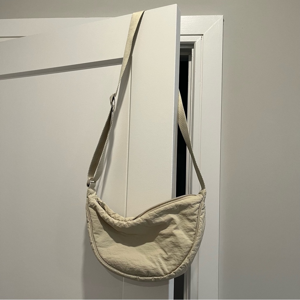 Uniqlo crescent bag